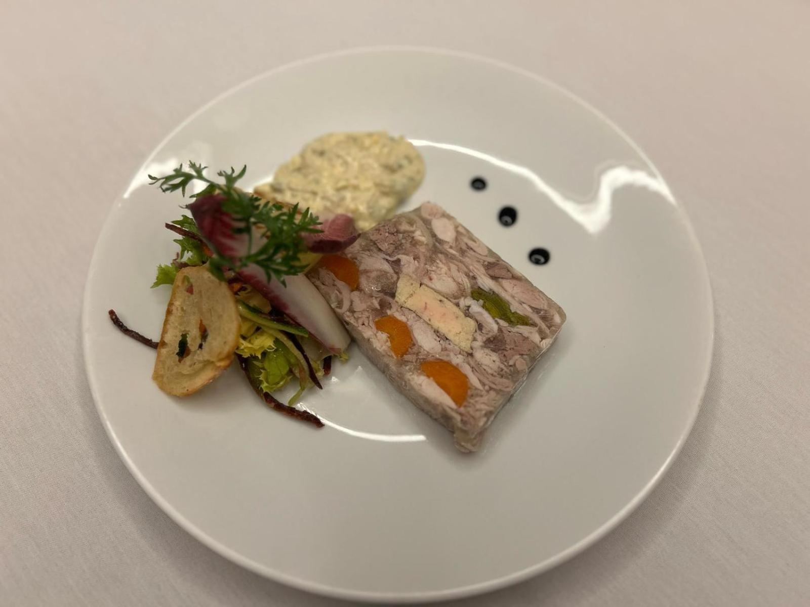 Saint-Céré Le Victor Hugo - Hotel Et Restaurant - Logis Hotels מראה חיצוני תמונה