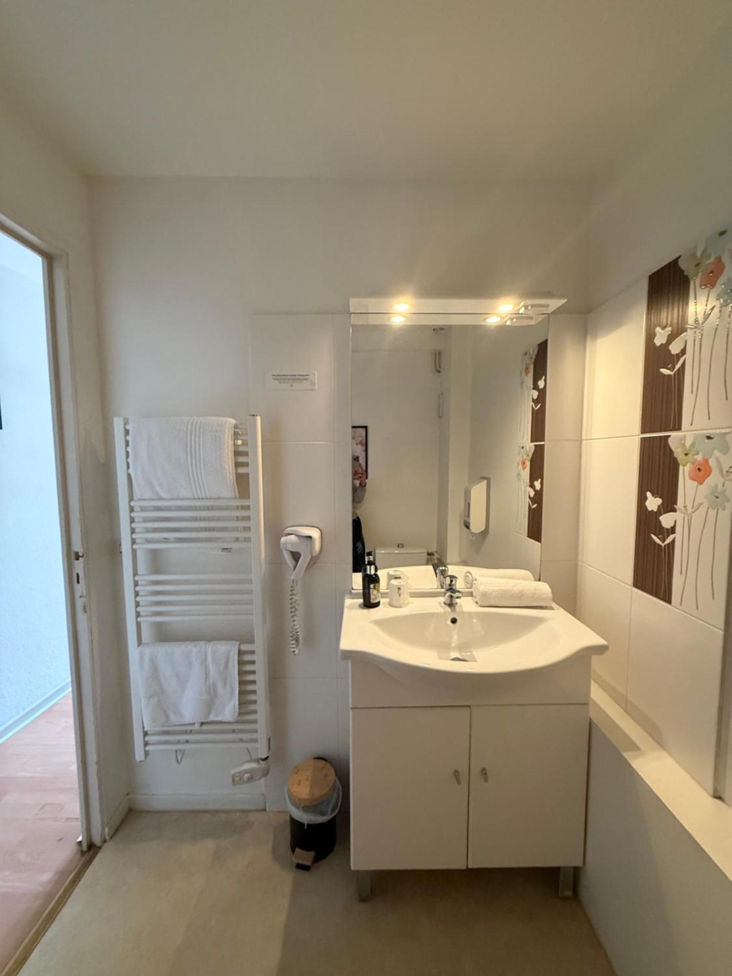 Saint-Céré Le Victor Hugo - Hotel Et Restaurant - Logis Hotels מראה חיצוני תמונה